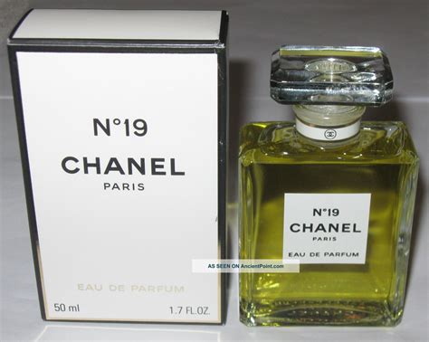 Vintage Chanel No.19 